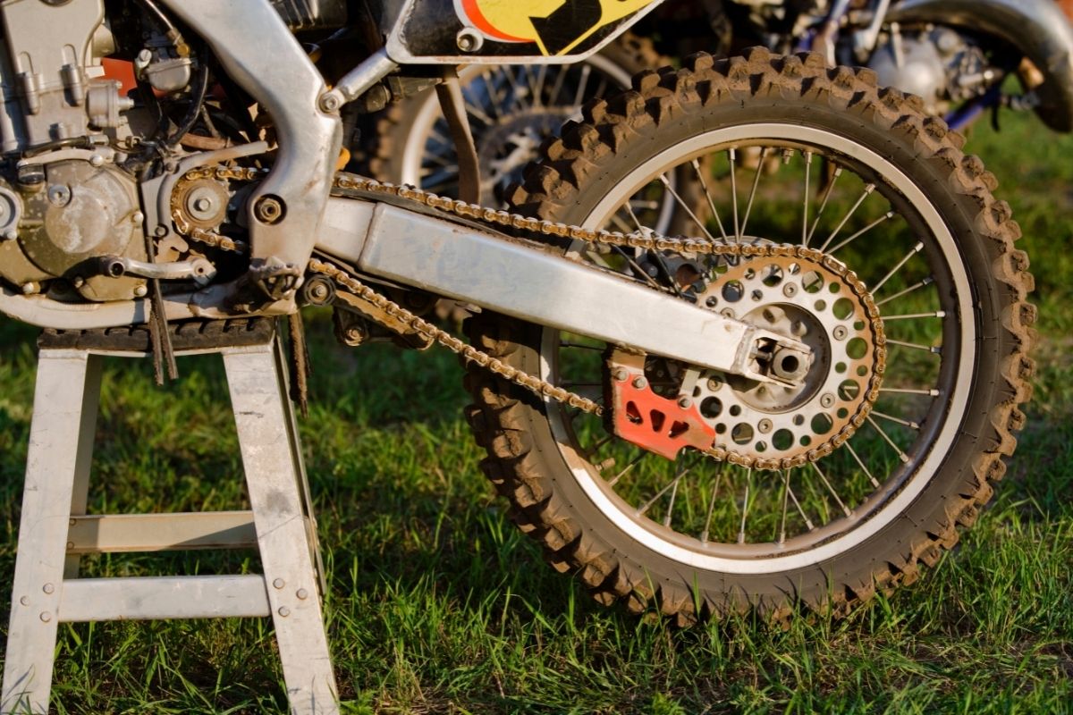How Do I Operate The Clutch On My Dirt Bike?